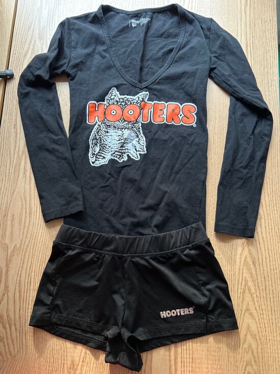 Hooters Tops - b20 Women 2pc Hooters Girl Uniform Long sleeve Top & Shorts size Xs Waist 12-16"